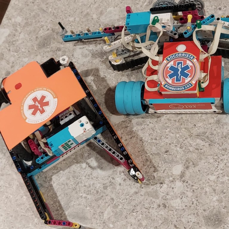 Roboti Maria kushoto na Estevão kulia washindi wa shinano la roboti kwa ajili ya mema kwa vijana 2025