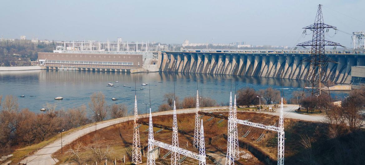 محطة دنيبر لتوليد الطاقة الكهرومائية في زابوريجيا، أوكرانيا.