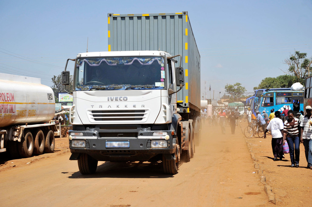 Bir kamyon Doğu Afrika'ya gidiyor.