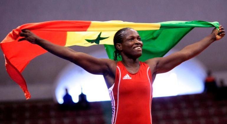 Nommée lutteuse africaine de la décennie, Isabelle Sambou a remporté de nombreux tournois africains et a représenté le Sénégal aux Jeux olympiques de Londres et de Rio de Janeiro.