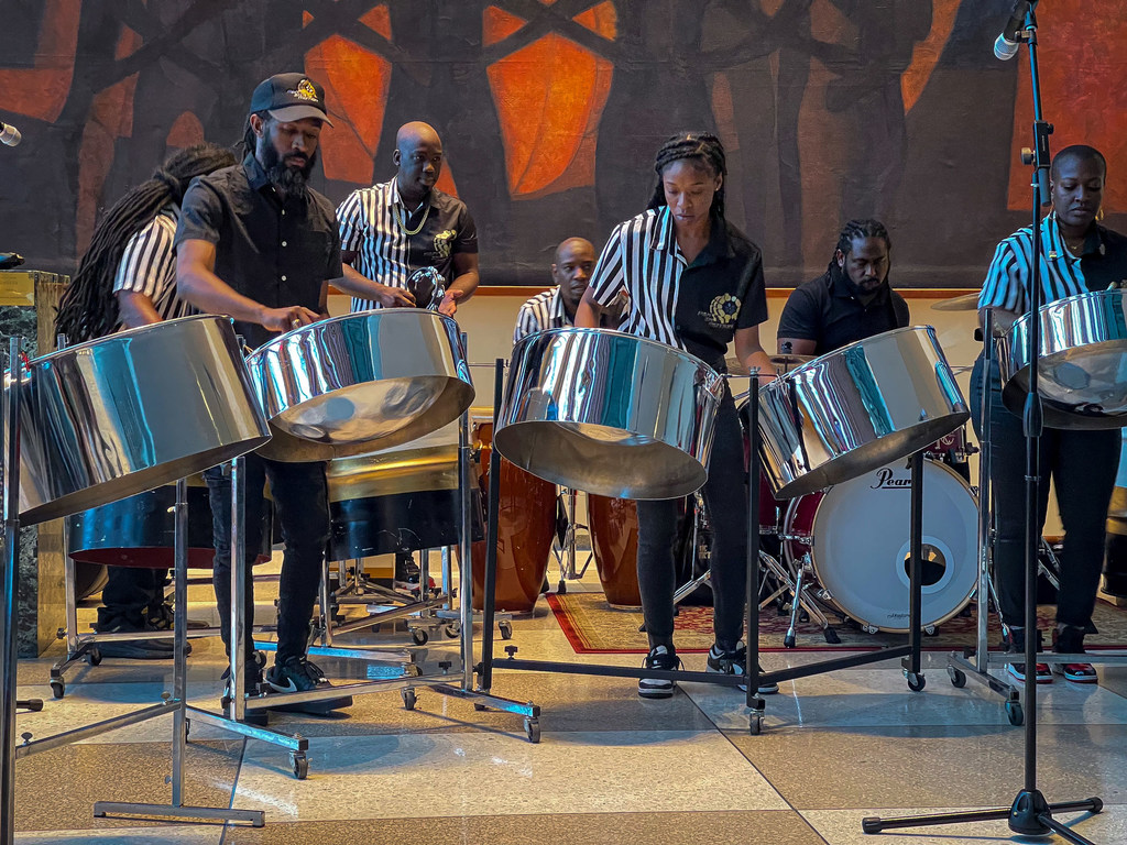 Orchestra ya National Steel Symphony ya Trinidad na Tobago inatumbuiza katika Makao Makuu ya Umoja wa Mataifa mnamo 2023.