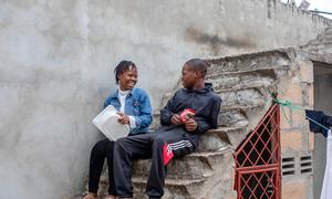 Maputo, Moçambique. Thirza (18) e seu irmão Roberto (15).