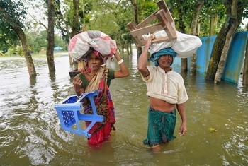बांग्लादेश में बाढ़ का क़हर.