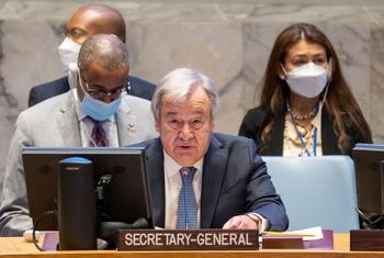 यूएन महासचिव एंतोनियो गुटेरश, संयुक्त राष्ट्र - अफ़्रीकी संघ के सहयोग विषय पर, सुरक्षा परिषद को सम्बोधित करते हुए.