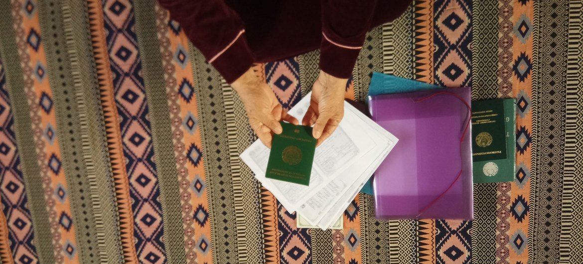 По меньшей мере 4,3 млн человек в мире не имеют гражданства какой-либо страны. 