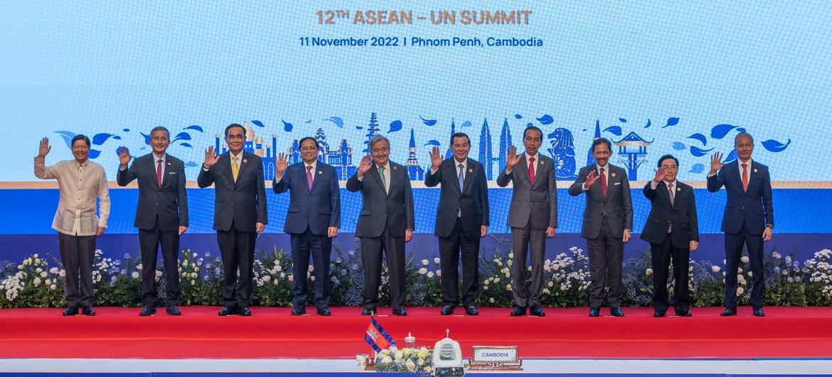 यूएन प्रमुख एंतोनियो गुटेरेश, दक्षिण-पूर्वी एशियाई देशों के संगठन - आसियान के नेताओं के साथ