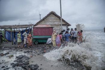 印度西孟加拉邦南卡纳岛的海浪淹没了沿海社区。