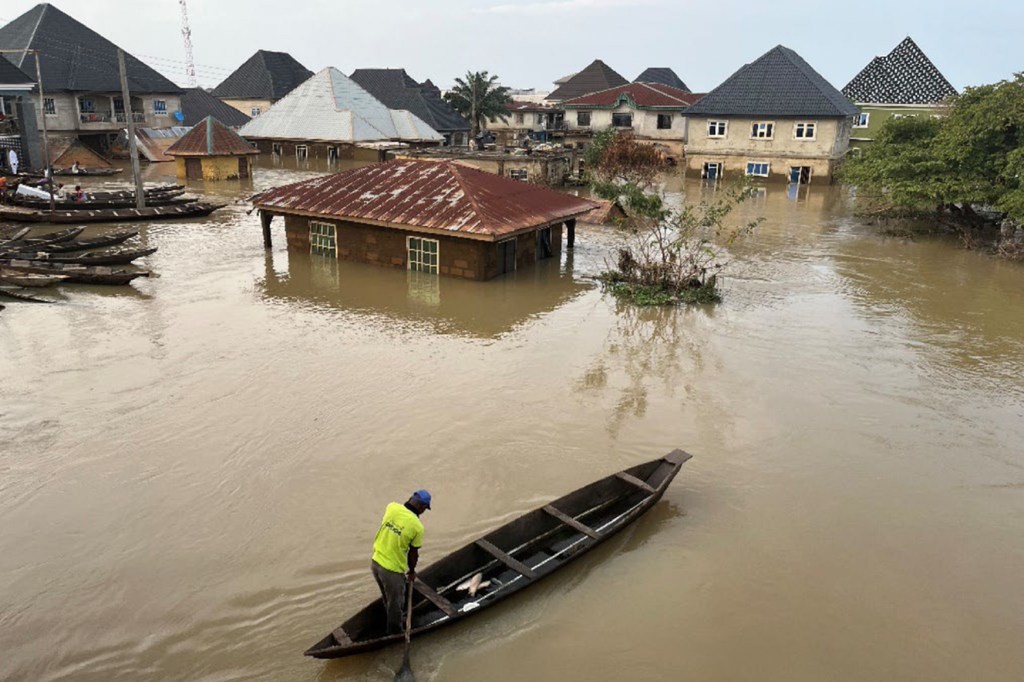 2022 年 10 月 28 日，尼日利亚阿南布拉州的洪水泛滥区。
