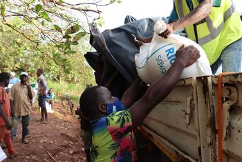 Displaced people from Cabo Delgado receive food assistance in Nampula Province, Mozambique.