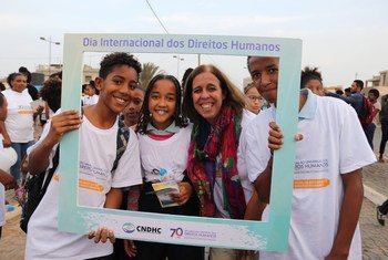 Chefe da ONU em Cabo Verde, Ana Graça, encontra jovens ativistas no Dia dos Direitos Humanos