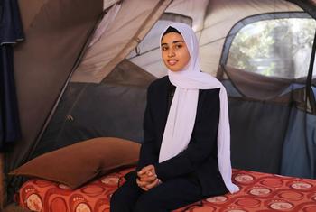 चौदह साल की उम्र से लीन नहाल ने ग़ाज़ा में पाँच युद्ध झेले हैं और वो बार-बार विस्थापित हुई हैं.