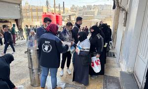 People in Aleppo, Syria, receive hot meals from WFP staff.