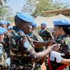 Kaimu Kamanda wa Vikosi vya UMOJA WA MATAIFA vya MONUSCO katika Jamhuri ya Kidemokrasia ya Kongo, DRC, akimvisha nishani mlinzi wa amani kutoka Tanzania Husna Mpinga. Sherehe hiyo ilifanyika katika kituo cha kikosi cha kulinda amani cha Tanzania katika Mkoa wa Kivu Kaskazini mwa DRC mnamo Desemba 9, 2024.