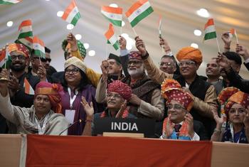 यूनेस्को की अमूर्त साँस्कृतिक धरोहर सूची में दीपावली के नामांकन का जश्न मनाता भारतीय प्रतिनिधिमंडल.