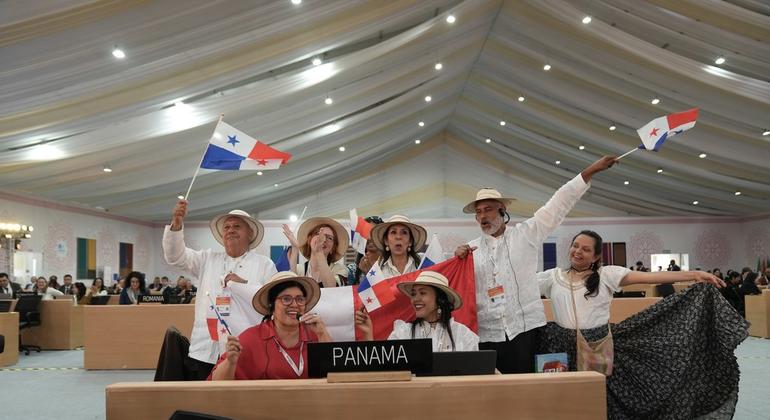 ICH सत्र में पनामा प्रतिनिधिमंडल के प्रतिनिधि.