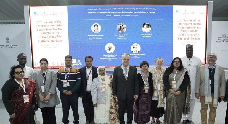 नई दिल्ली में आयोजित ICH समिति बैठक के दौरान एक विशेष सत्र में, भारत में यूनेस्को के निदेशक टिम कर्टिस.