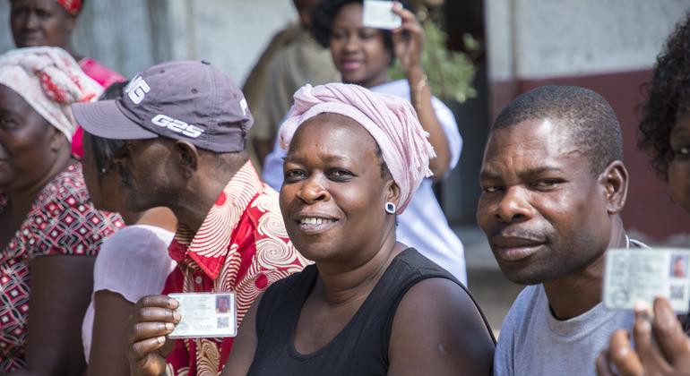 Bilhetes de identidade emitidos em Moçambique.