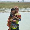 पाकिस्तान में आई अभूतपूर्व बाढ़ से बड़ी संख्या में परिवार विस्थापन के लिए मजबूर हुए हैं.