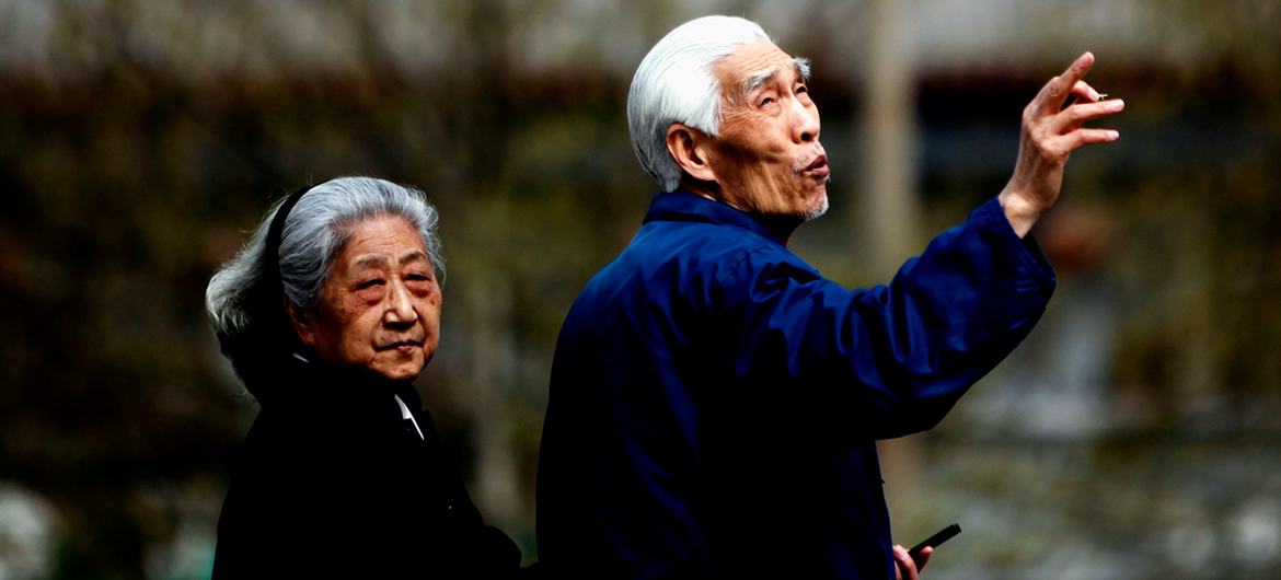 Le vieillissement de la population est une tendance mondiale déterminante de notre époque. Les gens vivent plus longtemps et sont plus âgés que jamais.