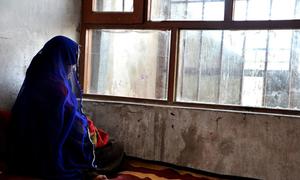 Le traitement des femmes afghanes par les Talibans s’apparente à « un crime de persécution sexiste », selon des experts.