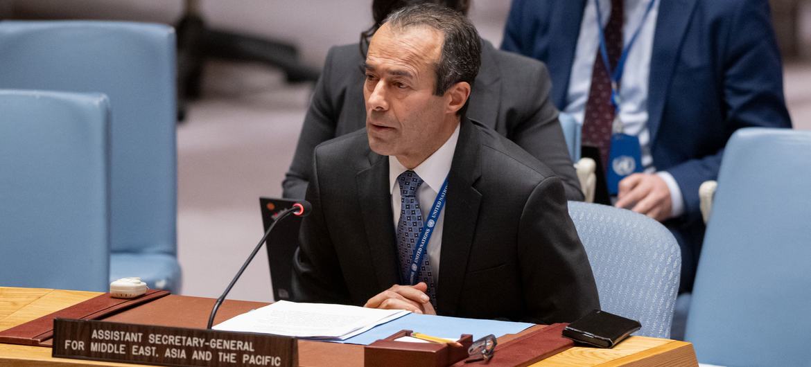 مساعد الأمين العام لشؤون الشرق الأوسط وآسيا والمحيط الهادئ، خالد خياري أثناء إحاطته أمام مجلس الأمن في 12 كانون الثاني/يناير 2024.