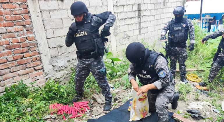 Operación policial en Santo Domingo de los Tsáchilas (176 km al sur de Quito).