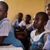 यूरी प्राइमरी स्कूल, डेल्टा स्टेट, नाइजीरिया में पढ़ने वाले स्कूली बच्चे.
