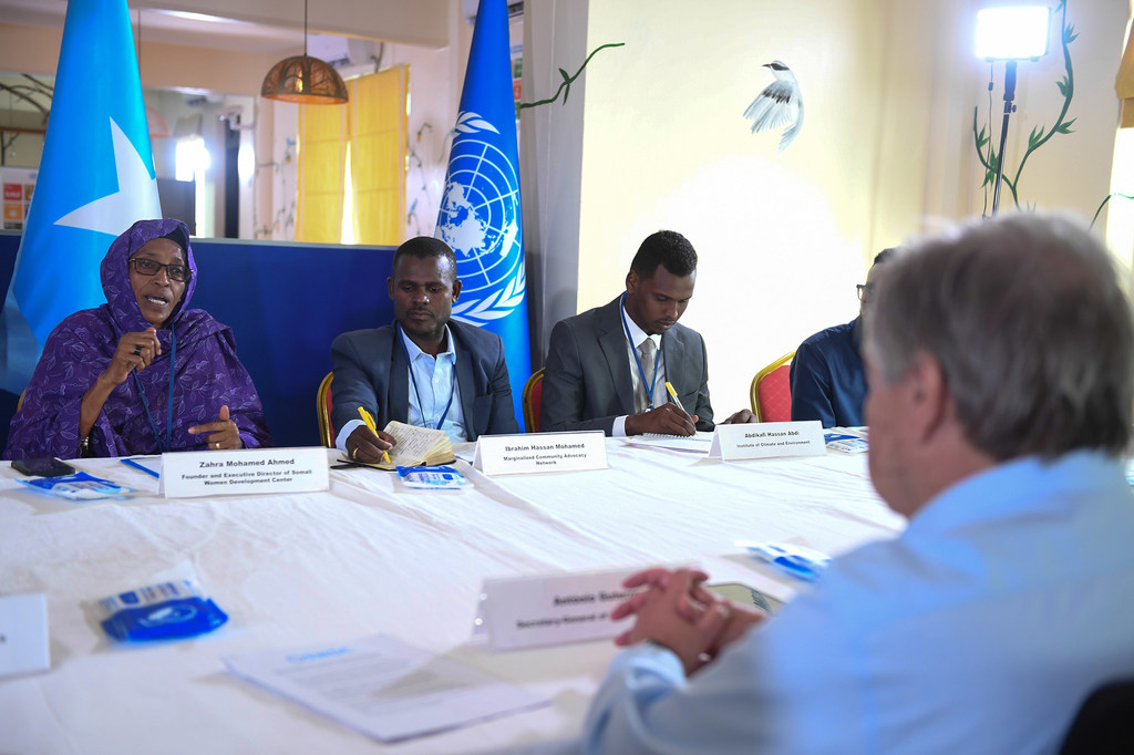 Генеральный секретарь ООН Антониу Гутерриш встречается с представителями  организаций гражданского общества в Могадишо.