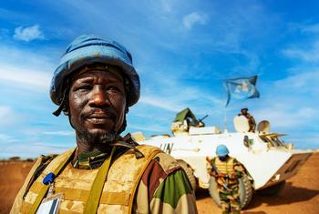 Des Casques bleus de la MINUSMA à Ménaka, dans l'est du Mali.