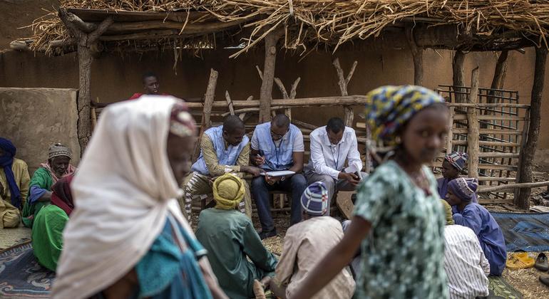No centro do Mali, oficiais de direitos humanos da ONU entrevistam civis que fugiram de ataques armados na área de Bankass Cercle, nos quais informações preliminares indicavam que pelo menos 18 pessoas foram mortas a tiros e queimadas.