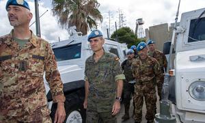 El comandante de UNIFIL, teniente general Aroldo Lázaro, visitó posiciones italianas cerca de la Línea Azul. Sur del Líbano, mayo de 2024.
