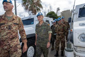 El comandante de UNIFIL, teniente general Aroldo Lázaro, visitó posiciones italianas cerca de la Línea Azul. Sur del Líbano, mayo de 2024.