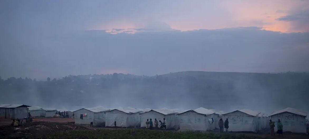 Un site pour les personnes déplacées dans la province d'Ituri en République démocratique du Congo, au crépuscule. (photo d'archives).  