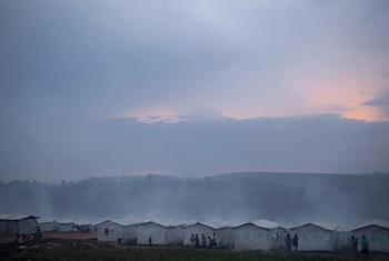 Un site pour les personnes déplacées dans la province d'Ituri en République démocratique du Congo, au crépuscule. (photo d'archives).  
