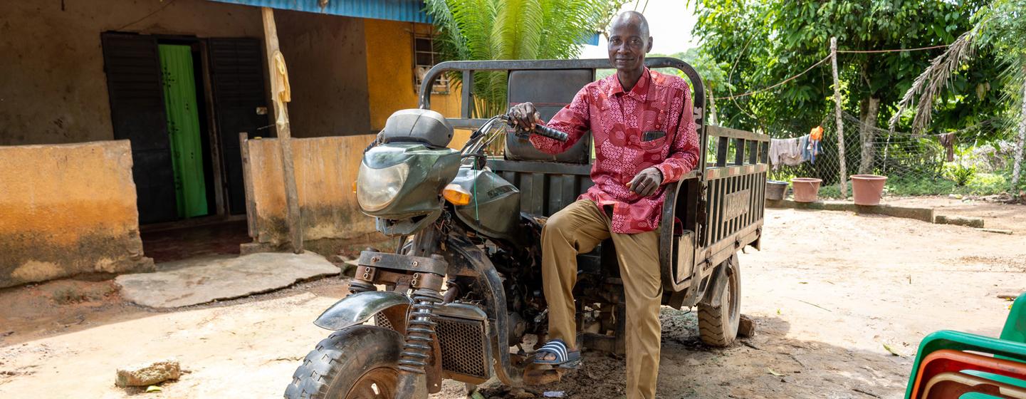 Yabao Oumarou est un cultivateur de cacao qui vit à Bagoliéoua, dans la région de la Nawa, en Côte d'Ivoire.