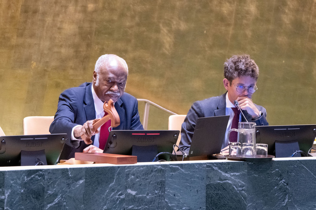 يترأس الأمين العام الأمم المتحدة فيليمون يانغ اجتماعاً في الجمعية العامة United Nations في نيويورك.