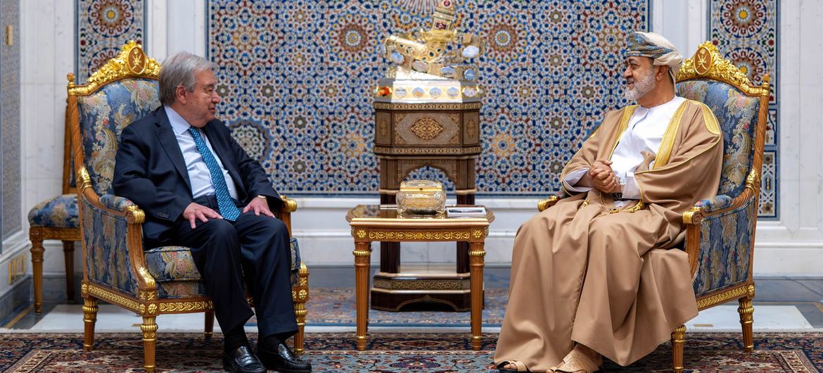 الأمين العام للأمم المتحدة أنطونيو غوتيريش يلتقي صاحب الجلالة السلطان هيثم بن طارق آل سعيد خلال زيارته إلى سلطنة عمان.