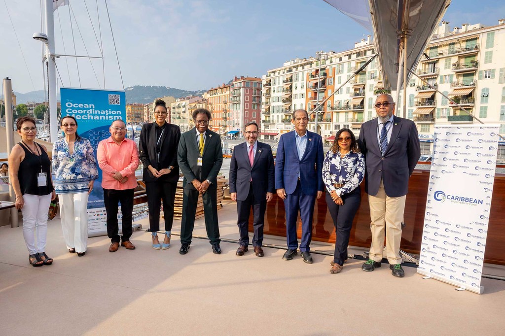 Des représentants des Caraïbes signent la "Vision 30x30 des Caraïbes pour l’océan (Actioning Blue)" à la 3e Conférence des Nations Unies sur l'océan (UNOC3) à Nice, en France.