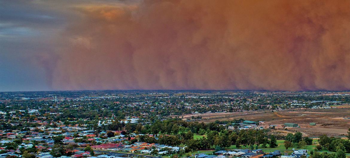 Uma tempestade de areia em Mildura, Victoria, Austrália