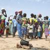 Un grupo de desplazados se reúne en el campamento de Pissila, en el norte de Burkina Faso.