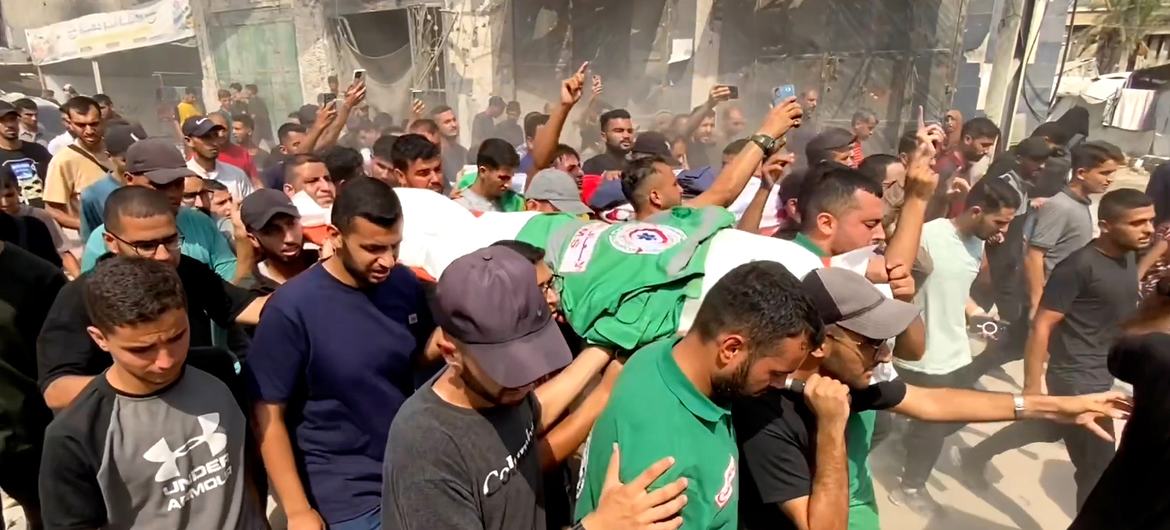 دس اگست کو اسرائیلی حملے میں ہلاک ہونے والے صحافیوں کے جنازے۔