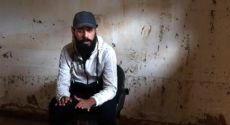 يعمل امقاوي كممرض في مستشفى محلي أثناء ورديات مبكّرة.