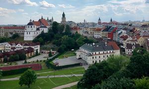 Según los informes, los vuelos comerciales se suspendieron en los alrededores de la histórica ciudad de Lublin, en el este de Polonia, tras la incursión de drones.