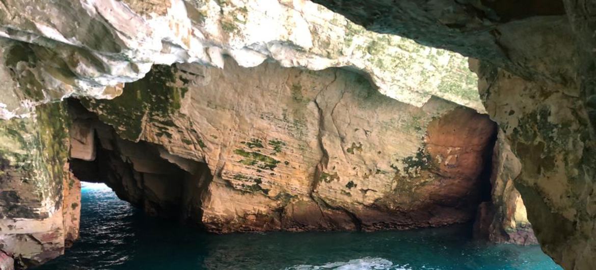 位于黎巴嫩与以色列边界的罗斯哈尼卡拉海蚀洞。