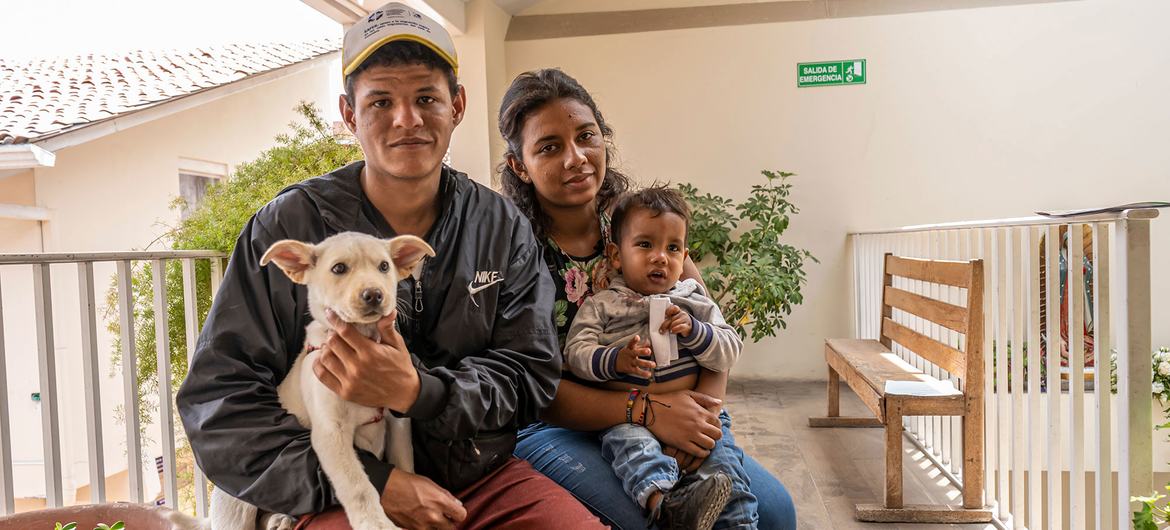 A Venezuelan family who walked for a month to reach Ecuador, are now staying in an emergency shelter in Cuenca that is supported by UNHCR.