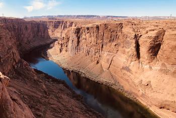 El río Colorado. En 2022, más del 50% de las cuencas y embalses del mundo mostraron desviaciones respecto a las condiciones normales.