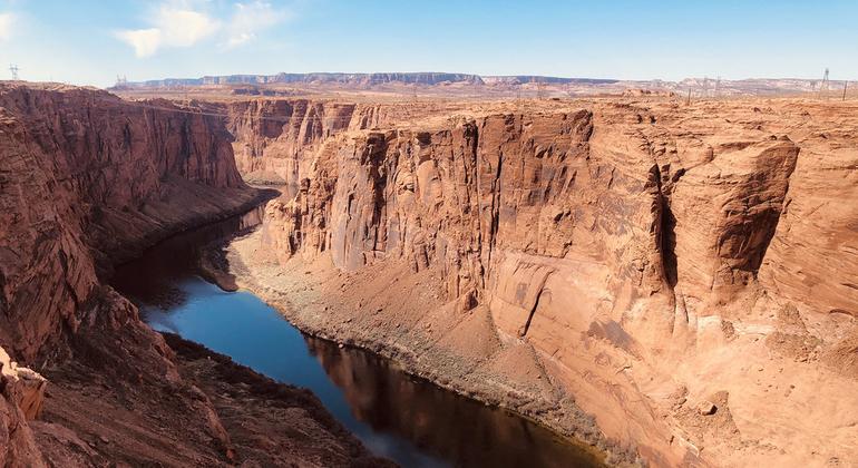 El río Colorado.  En 2022, más del 50% de las cuencas y embalses del mundo mostraron desviaciones de las condiciones normales.
