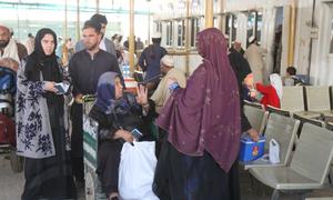 پاکستان کی حکومت نے ایسے افغان پناہ گزینوں کی ملک بدری 31 دسمبر تک ملتوی کر دی ہے جن کے پی او آر (پروف آف رجسٹریشن ) کارڈ کی معیاد رواں سال 30 جون کو ختم ہو گئی تھی۔