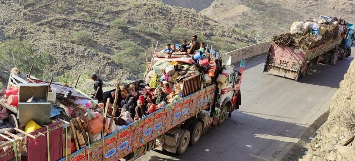 اب تک افغانستان سے تعلق رکھنے والے 370,000 سے زیادہ لوگ پاکستان چھوڑ کر اپنے ملک واپس جا چکے ہیں۔