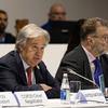 O secretário-geral da ONU, António Guterres (à esquerda), discursa na reunião da COP29 em Baku, Azerbaijão